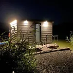 Úszó hotel Hausboot Schwanennest *