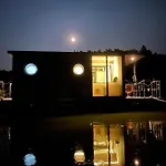 Hausboot Schwanennest Úszó hotel *