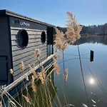 Hausboot Schwanennest * Kirchberg an der Raab