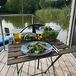Ботель Hausboot Schwanennest *