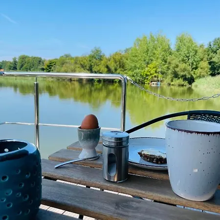 Hausboot Schwanennest Botel