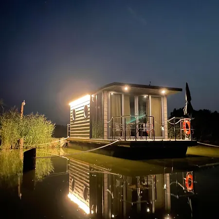 Hausboot Schwanennest 船上ホテル Kirchberg an der Raab