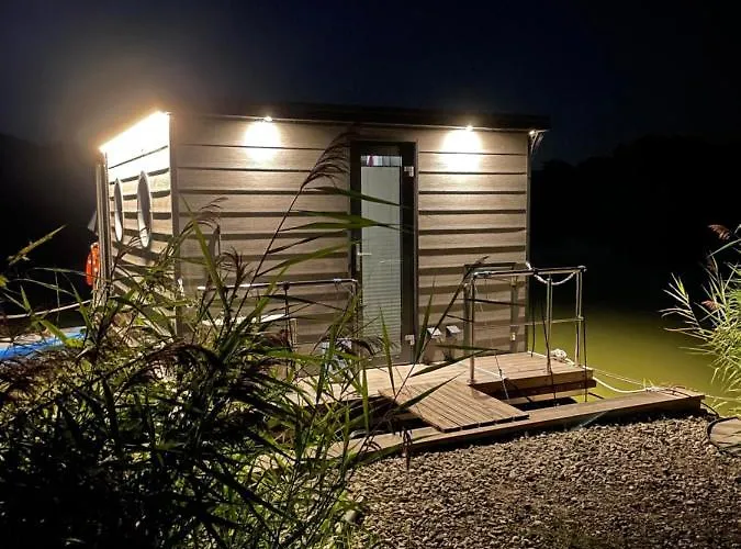 船屋 Hausboot Schwanennest *